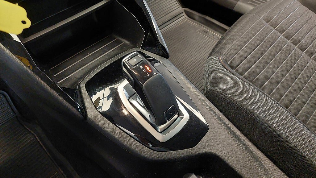 Vehicle Image 32