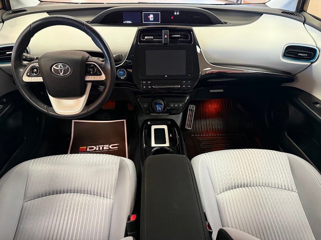 Vehicle Image 16