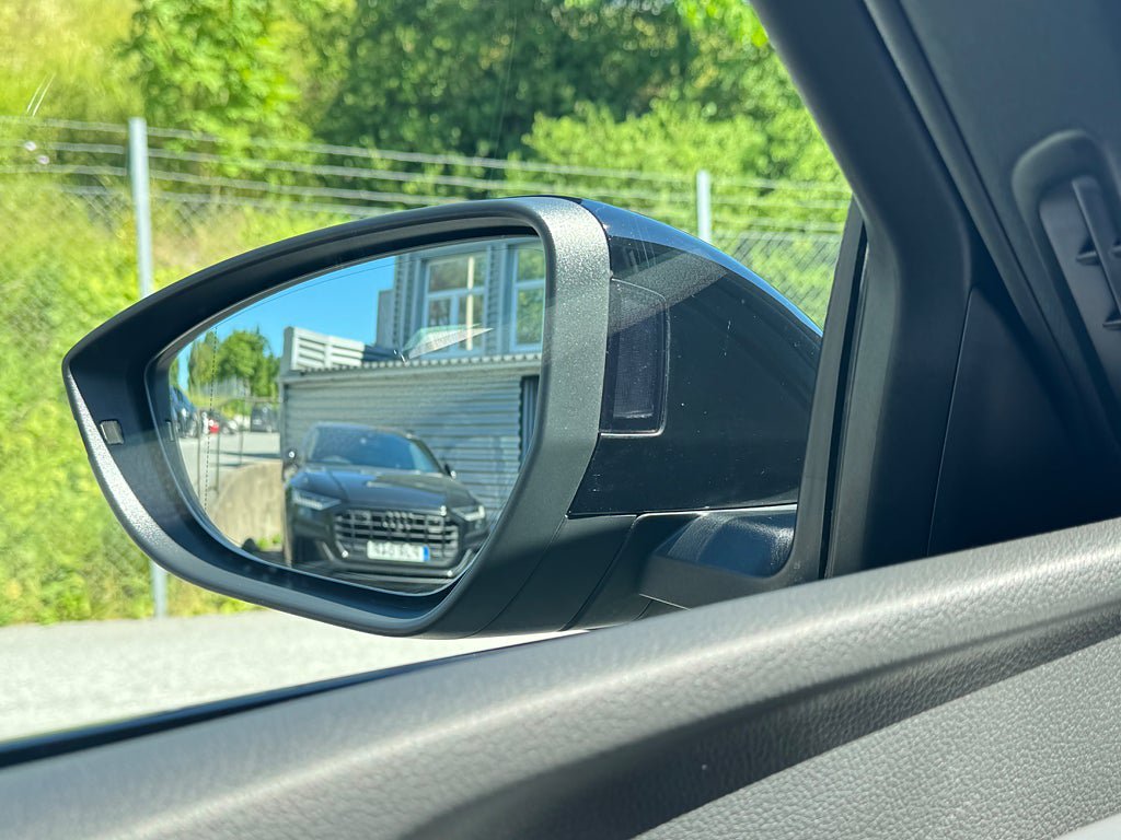 Vehicle Image 25