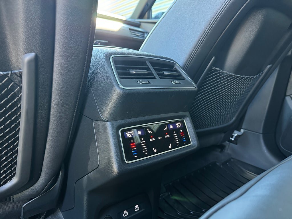 Vehicle Image 26