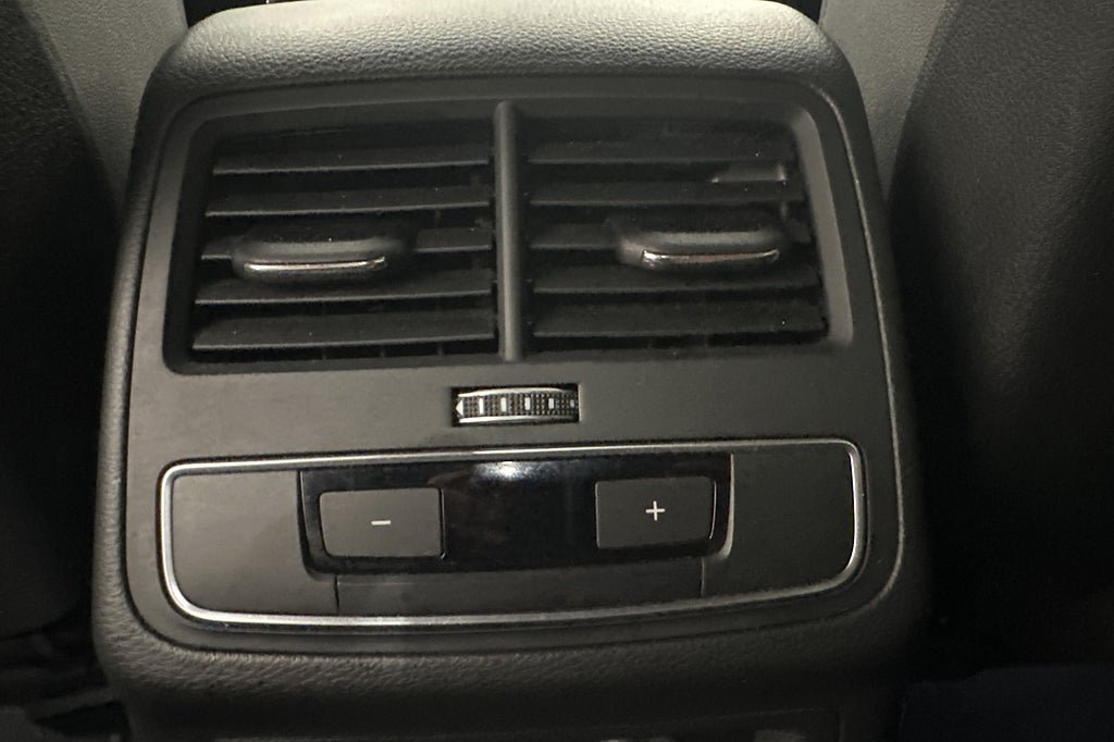 Vehicle Image 29