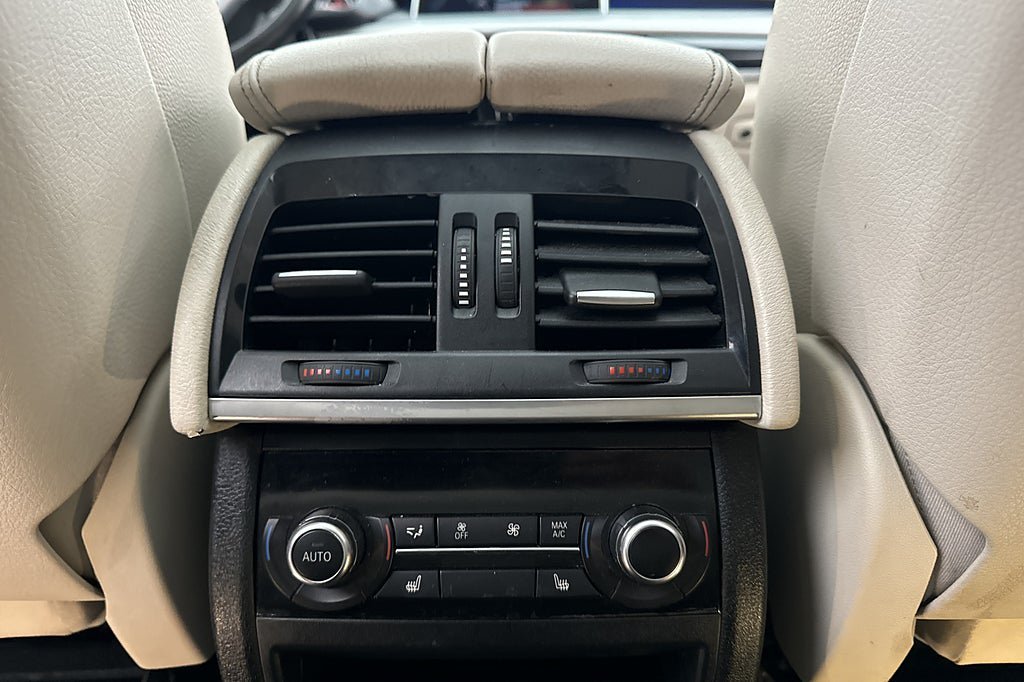 Vehicle Image 29