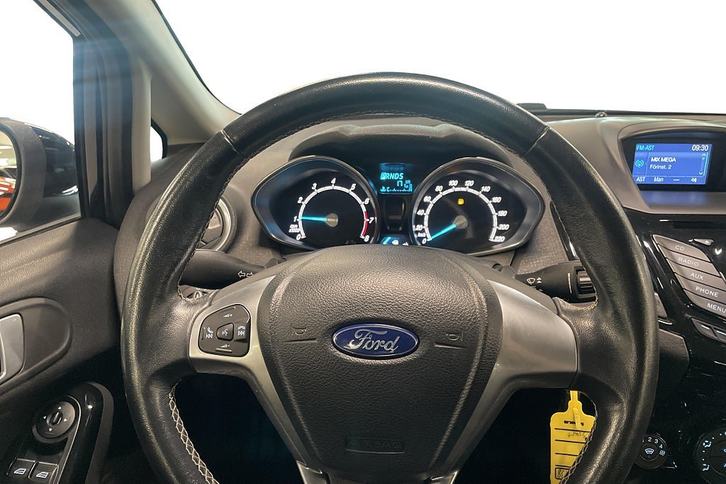 Vehicle Image 12