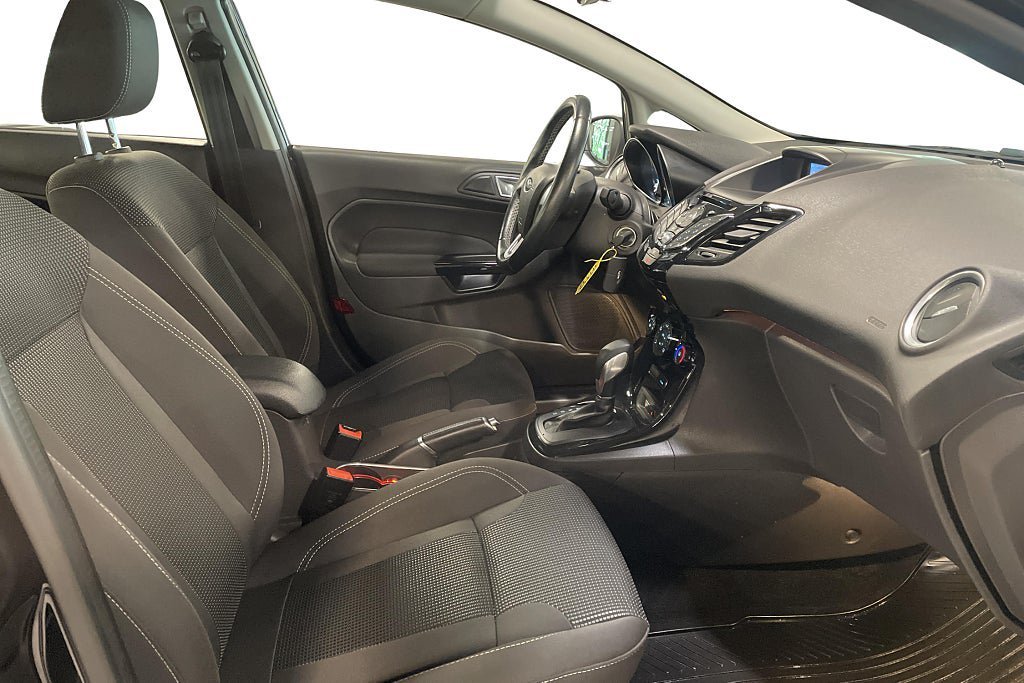 Vehicle Image 14