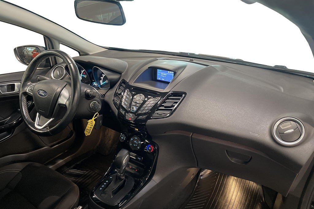 Vehicle Image 15