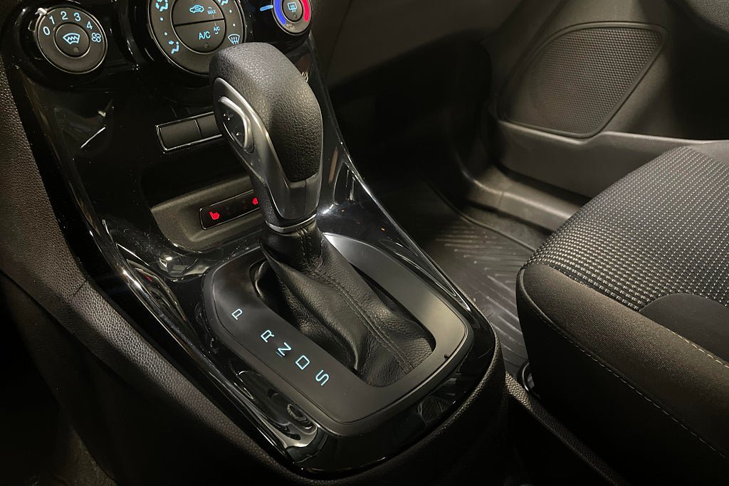 Vehicle Image 21