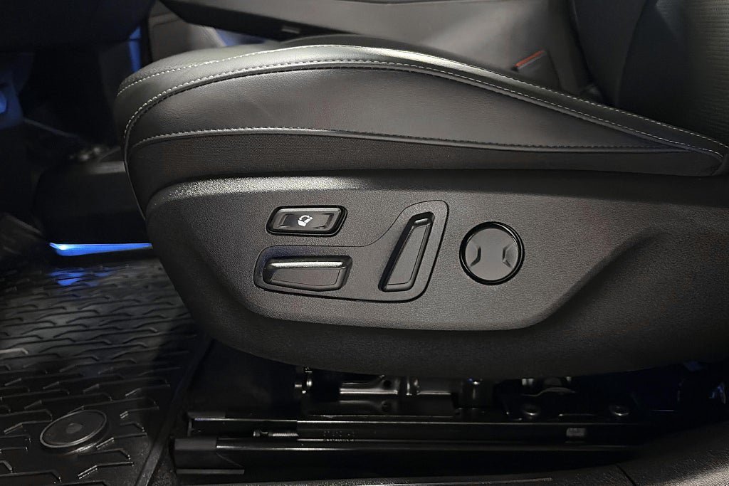 Vehicle Image 25