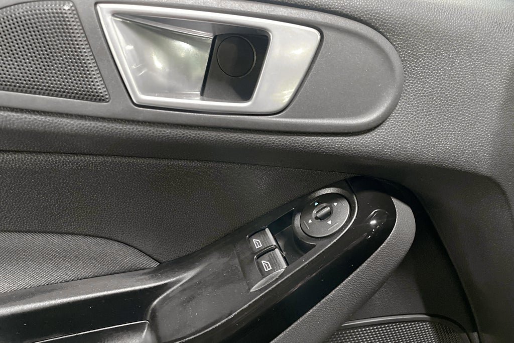 Vehicle Image 24