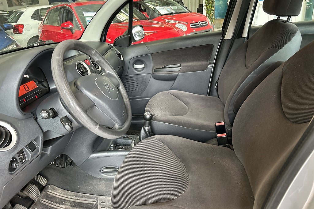 Vehicle Image 10
