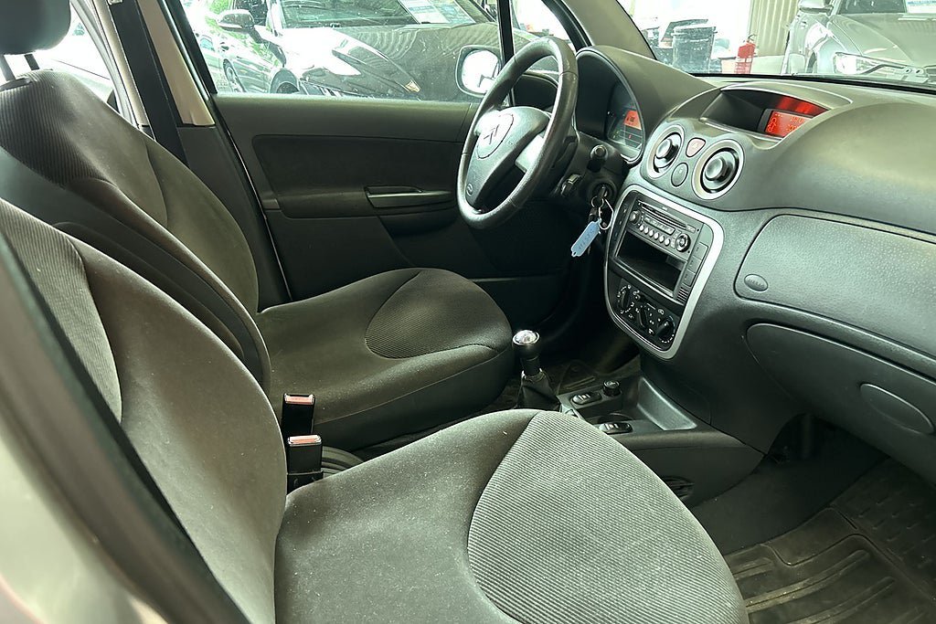 Vehicle Image 16