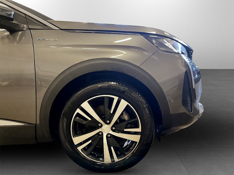 Vehicle Image 16