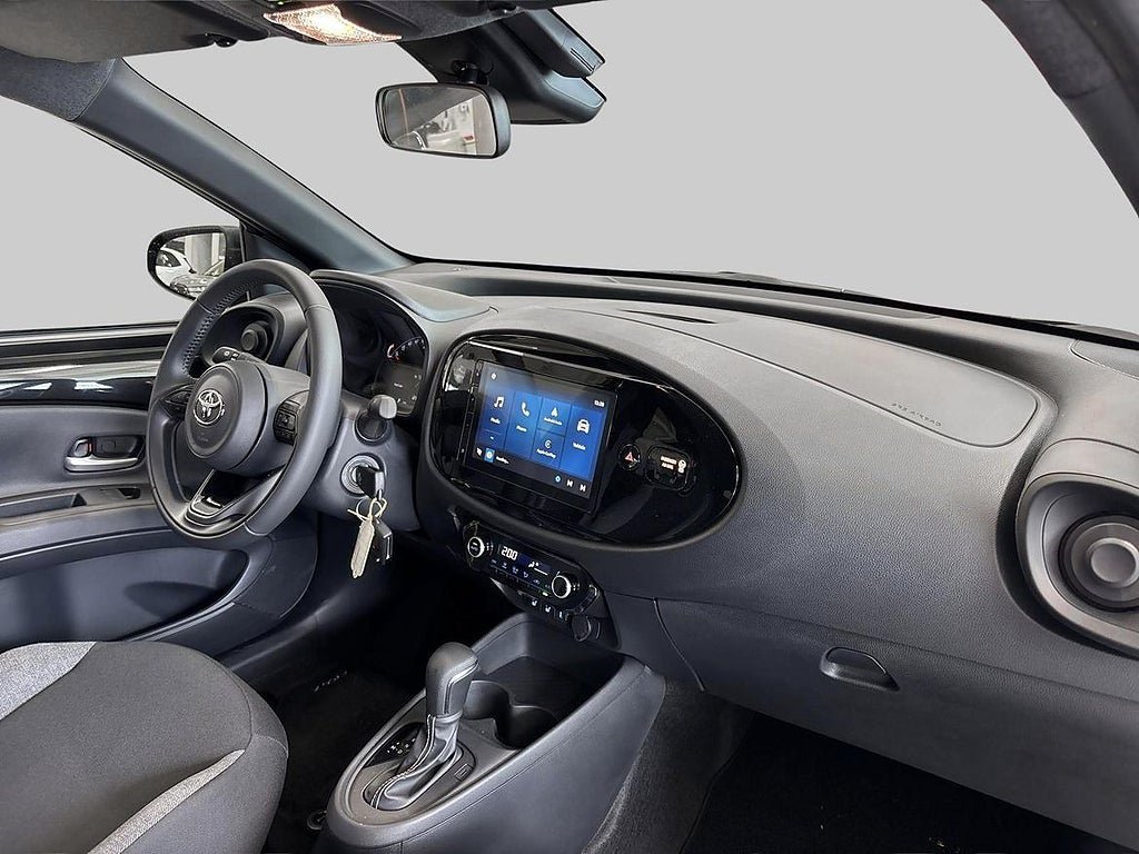 Vehicle Image 10