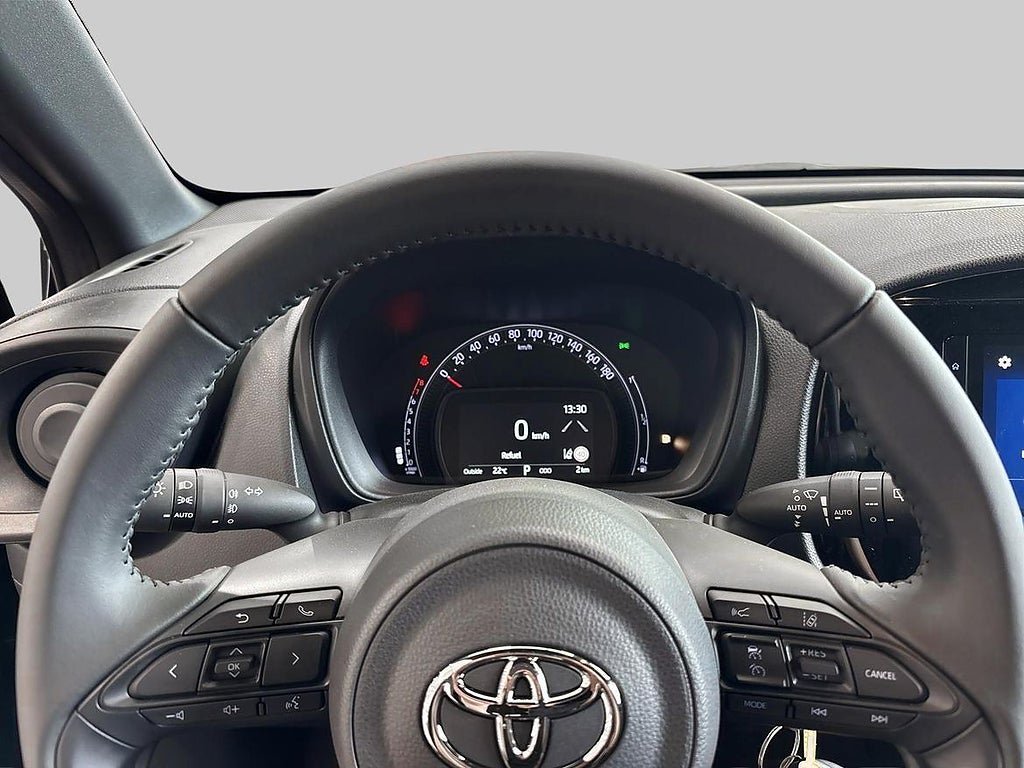 Vehicle Image 15