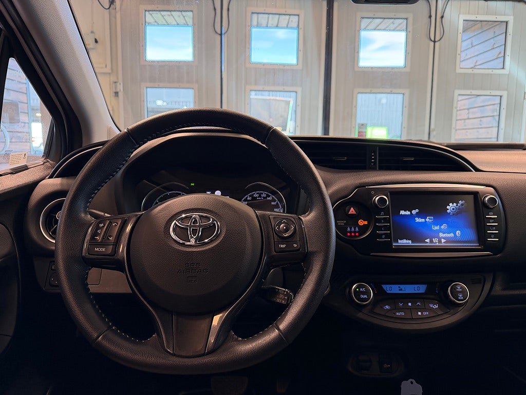 Vehicle Image 8