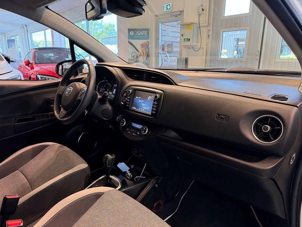 Vehicle Image 9