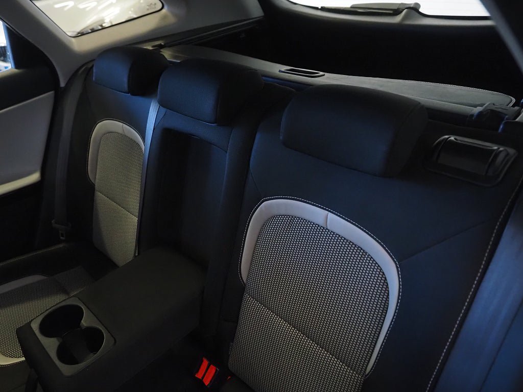 Vehicle Image 16