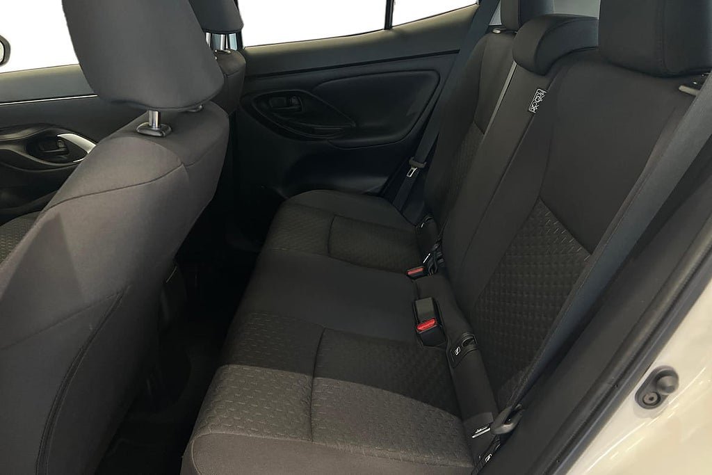 Vehicle Image 12