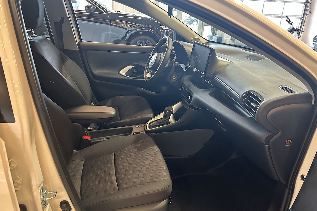Vehicle Image 6