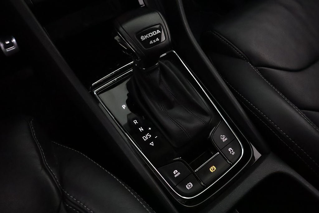 Vehicle Image 25