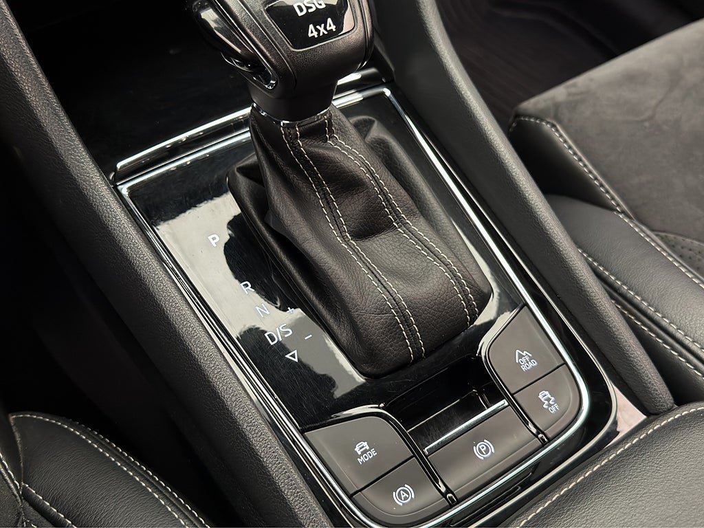 Vehicle Image 25