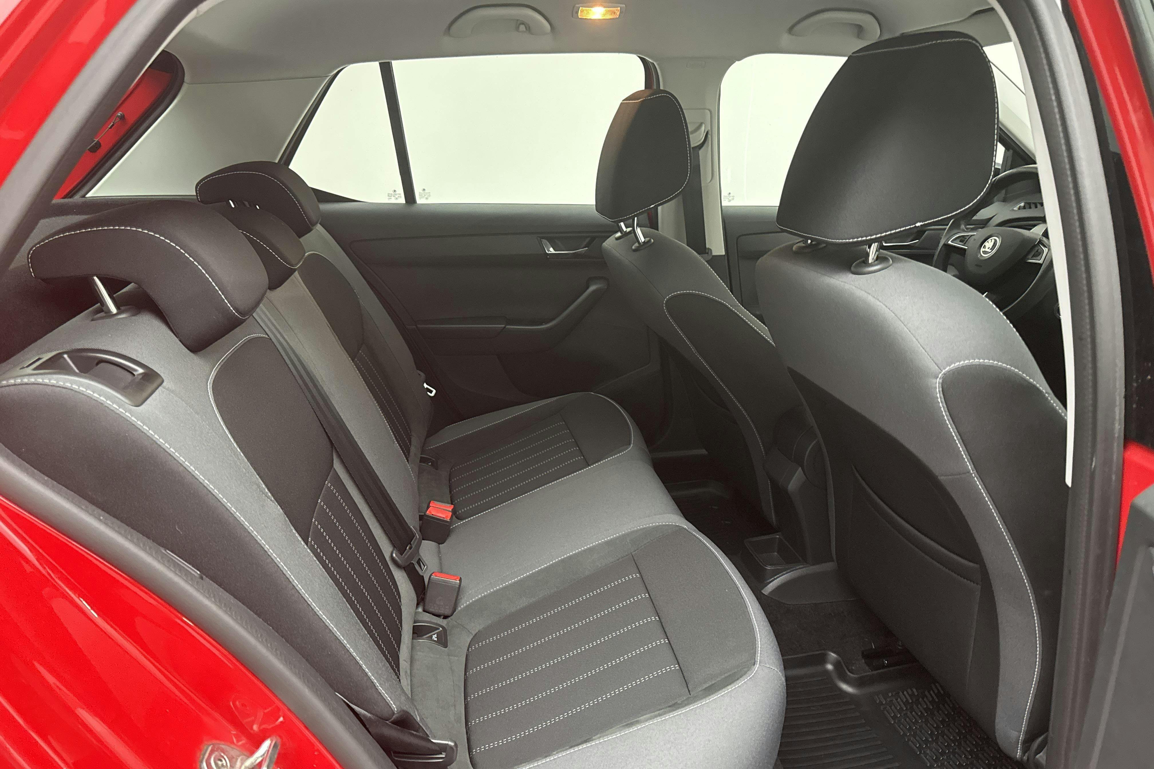 Vehicle Image 8