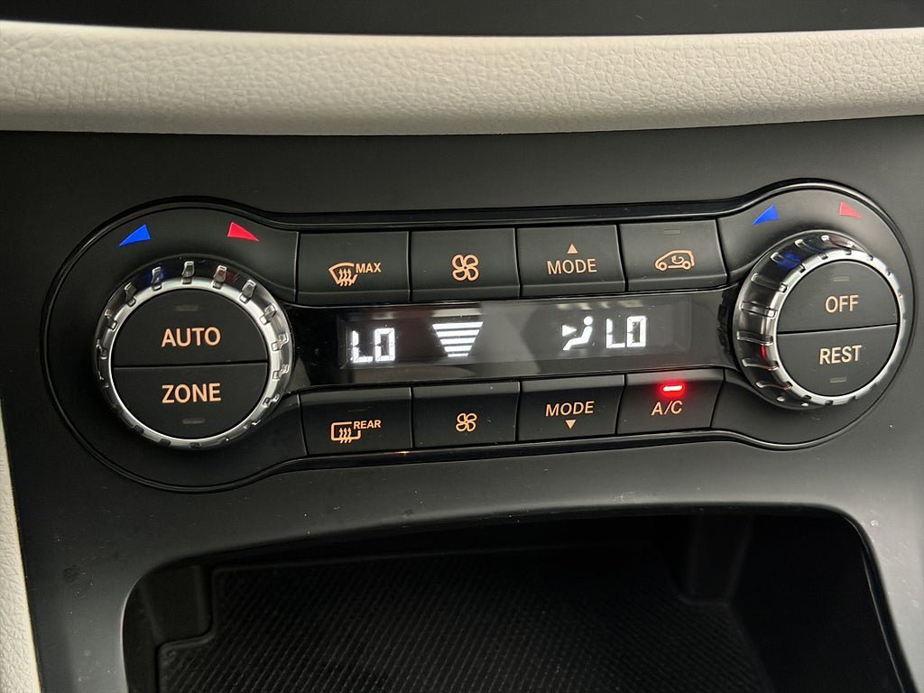 Vehicle Image 24