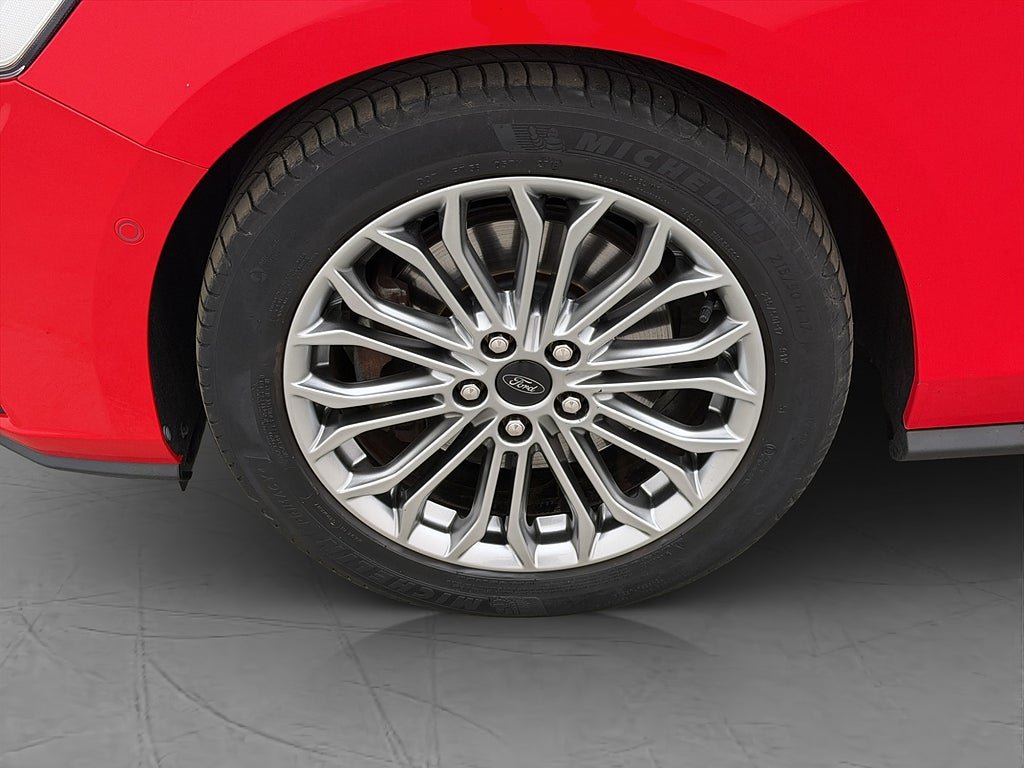 Vehicle Image 25