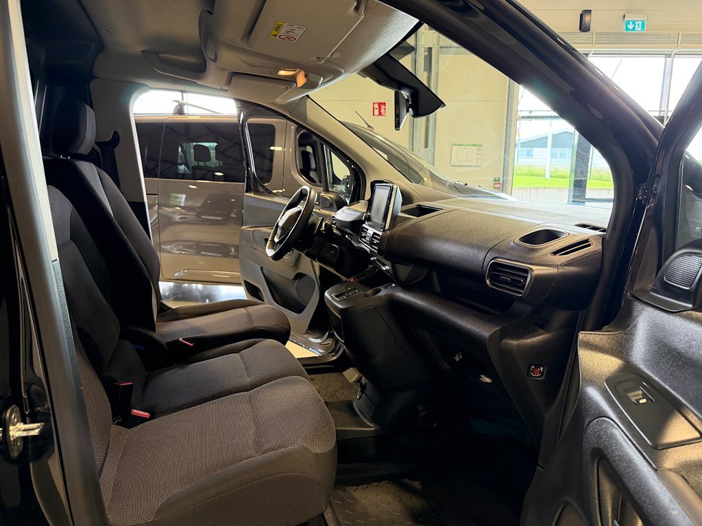 Vehicle Image 7