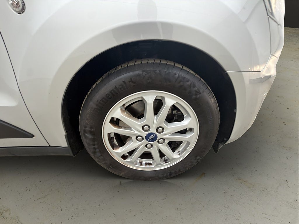 Vehicle Image 32