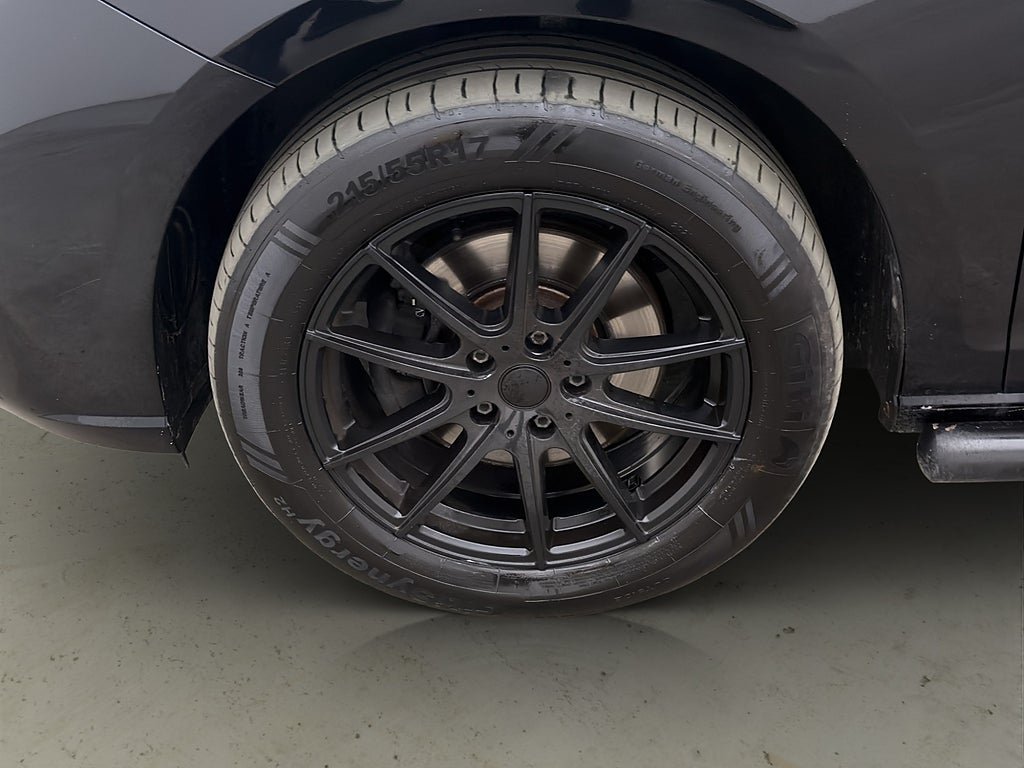 Vehicle Image 32
