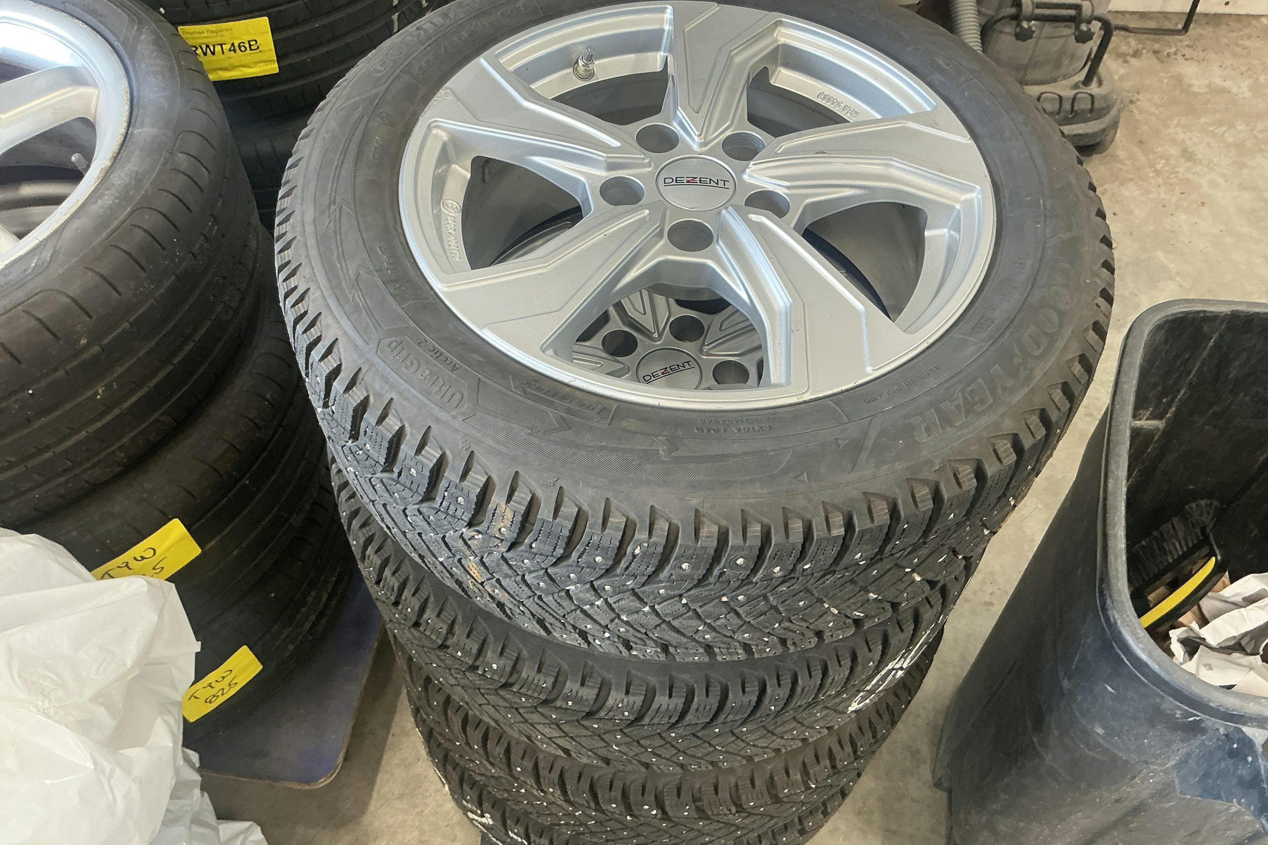 Vehicle Image 12