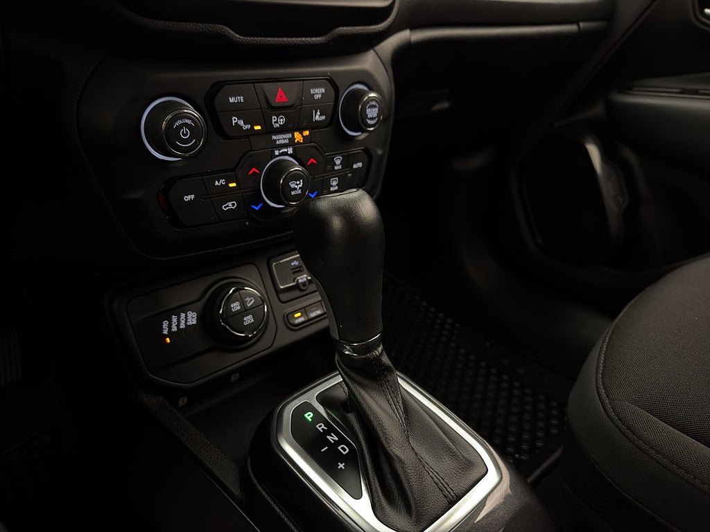 Vehicle Image 23
