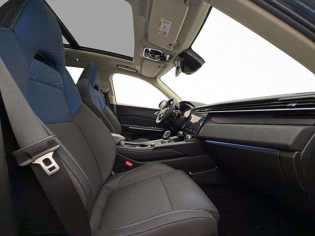 Vehicle Image 25