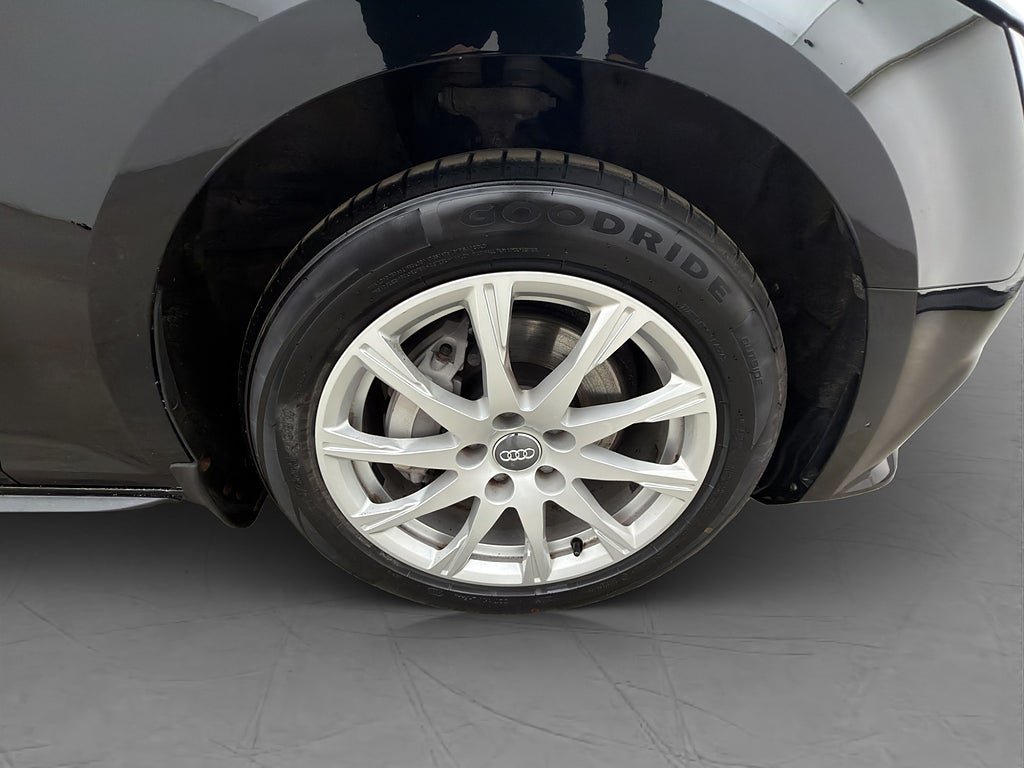 Vehicle Image 30