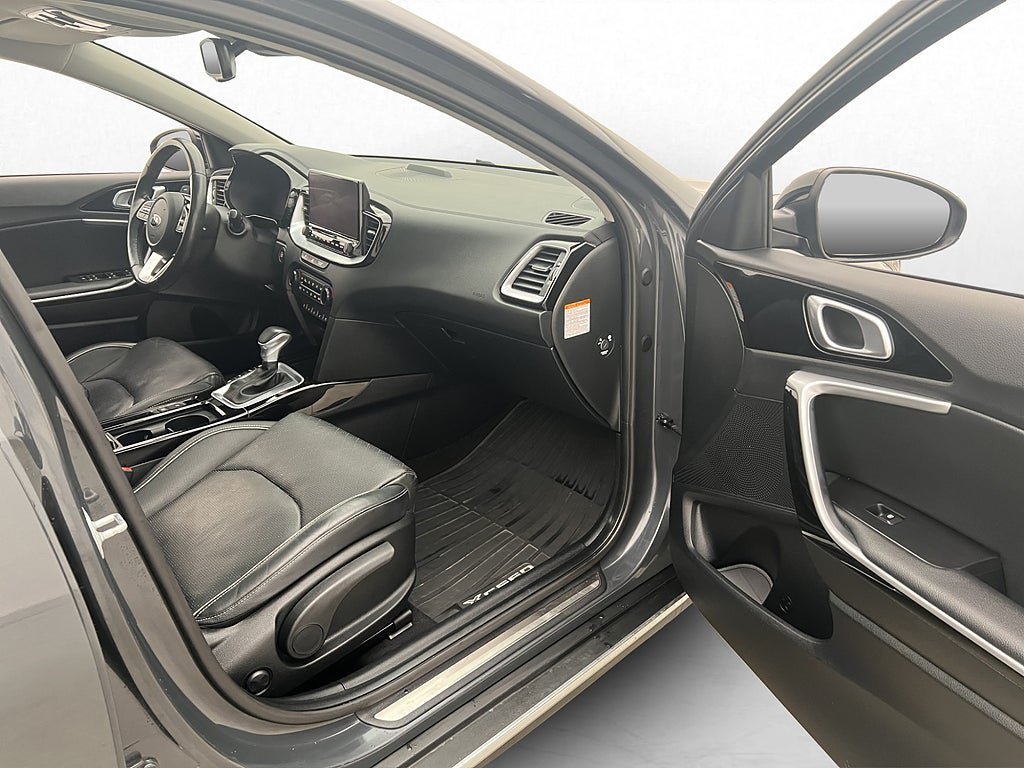 Vehicle Image 25