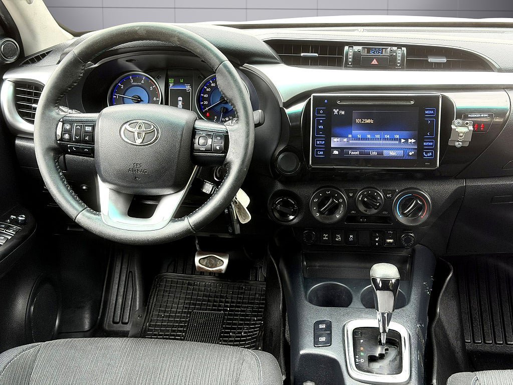 Vehicle Image 14