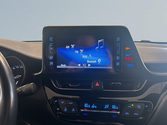 Vehicle Image 11