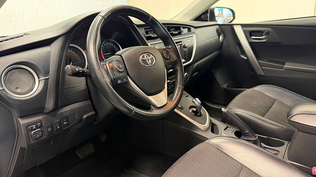 Vehicle Image 10