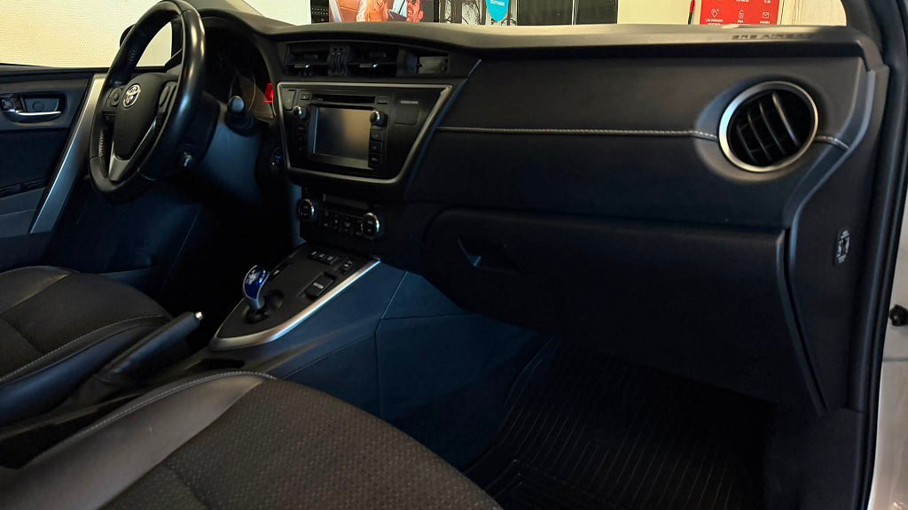 Vehicle Image 14