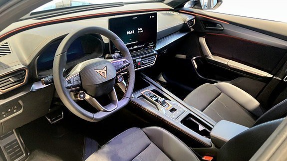 Vehicle Image 9