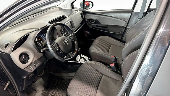 Vehicle Image 7