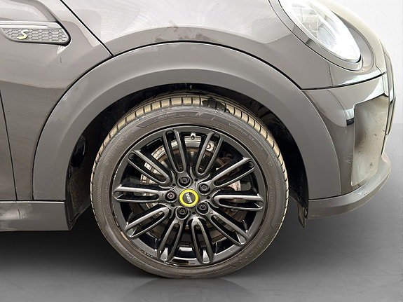 Vehicle Image 32