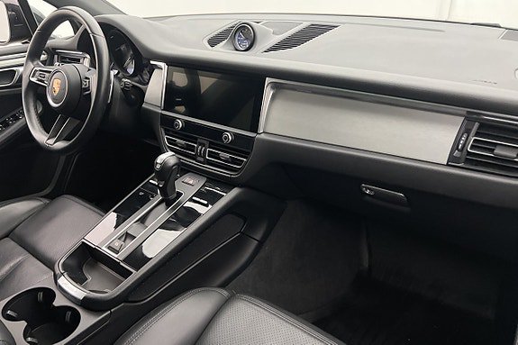 Vehicle Image 38
