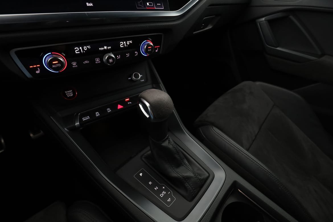 Vehicle Image 25