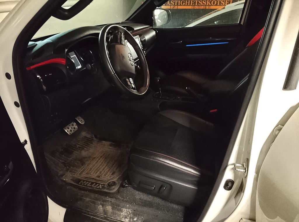 Vehicle Image 9
