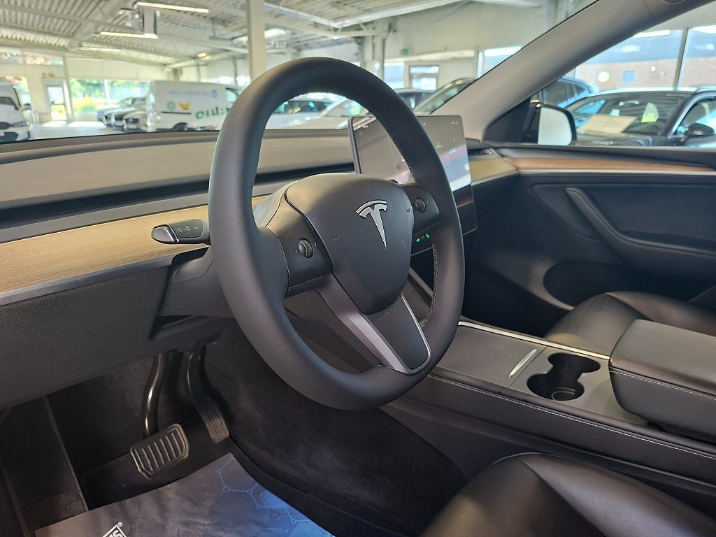 Vehicle Image 16