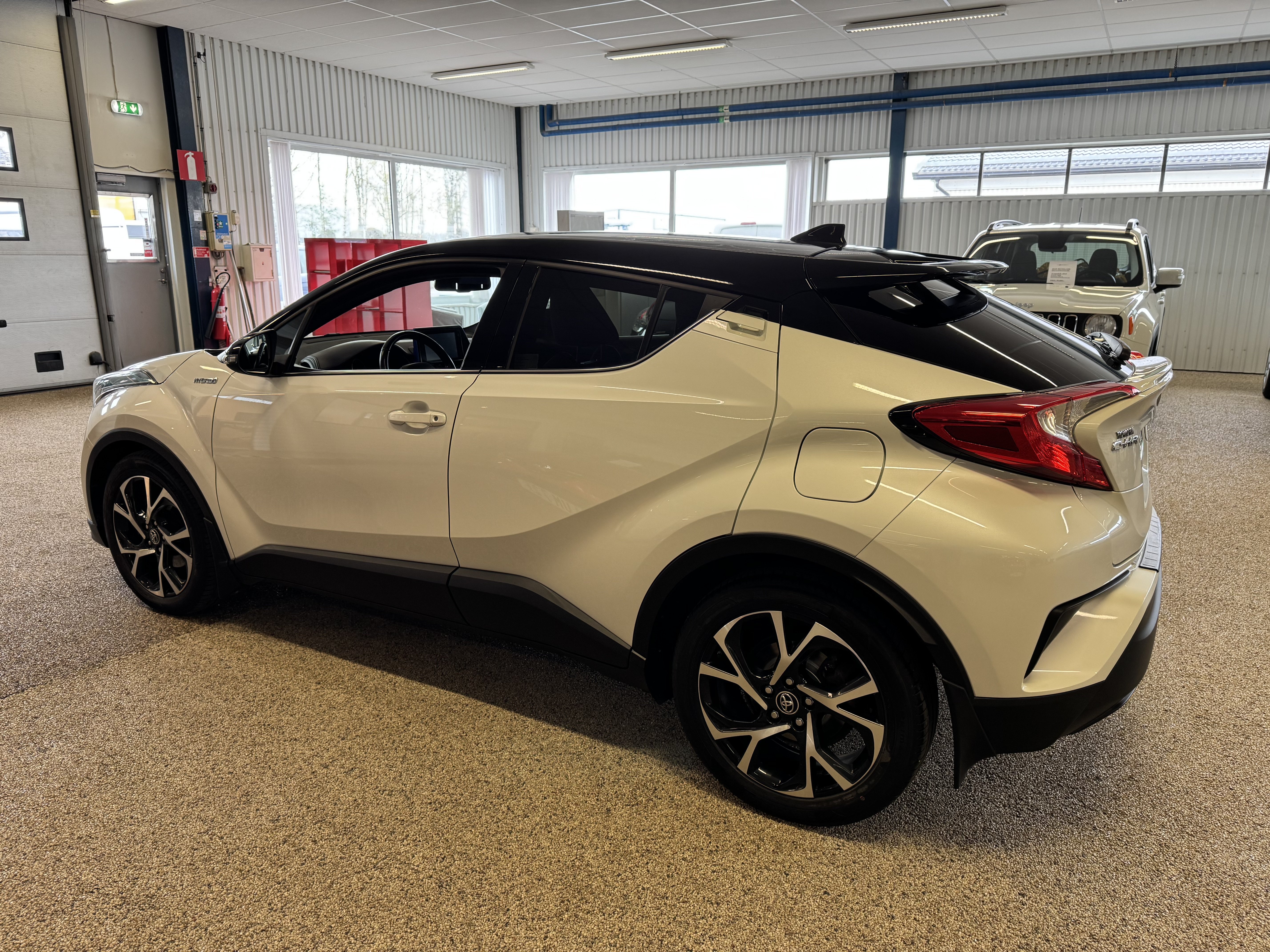 Vehicle Image 5
