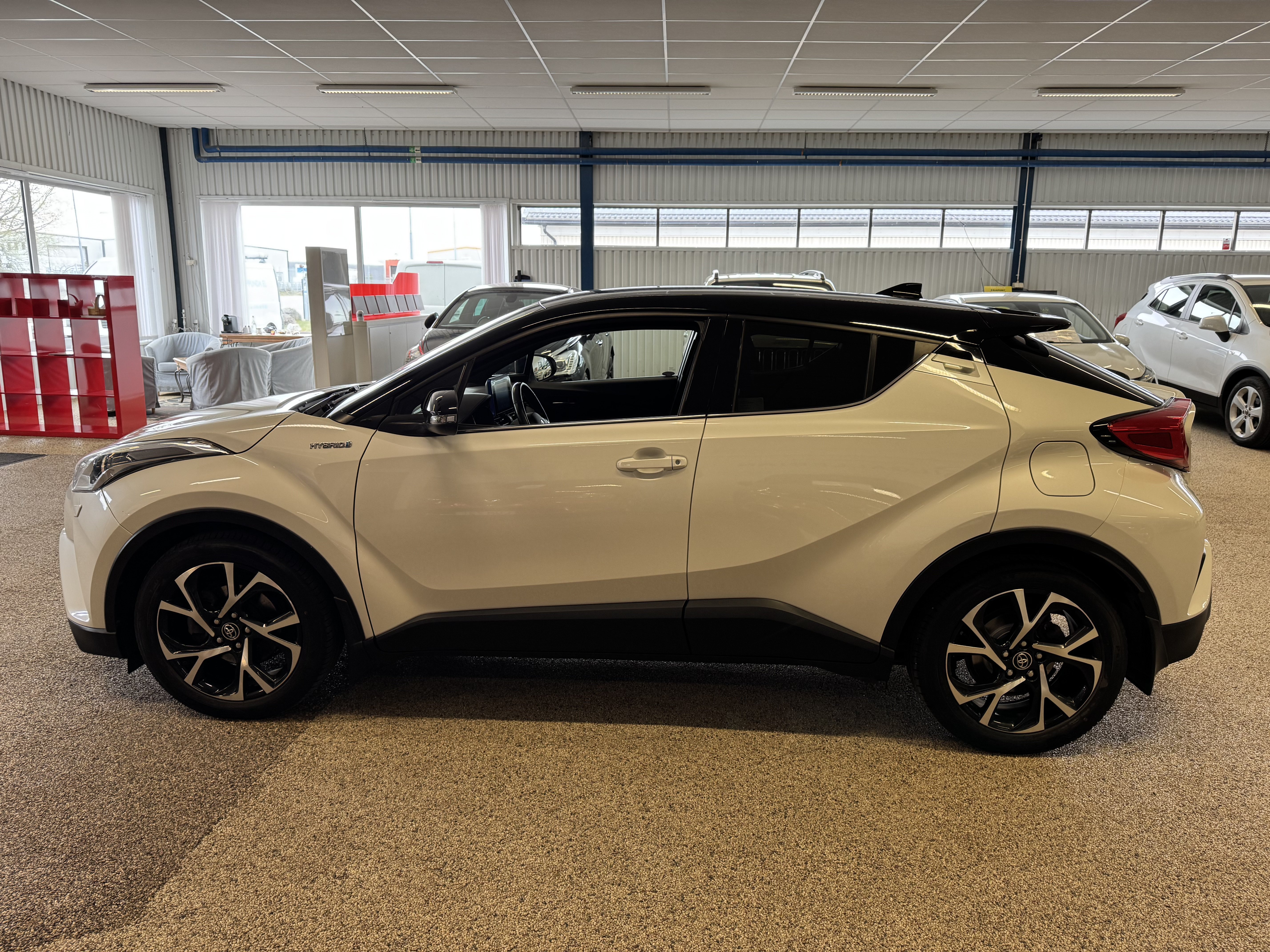 Vehicle Image 6