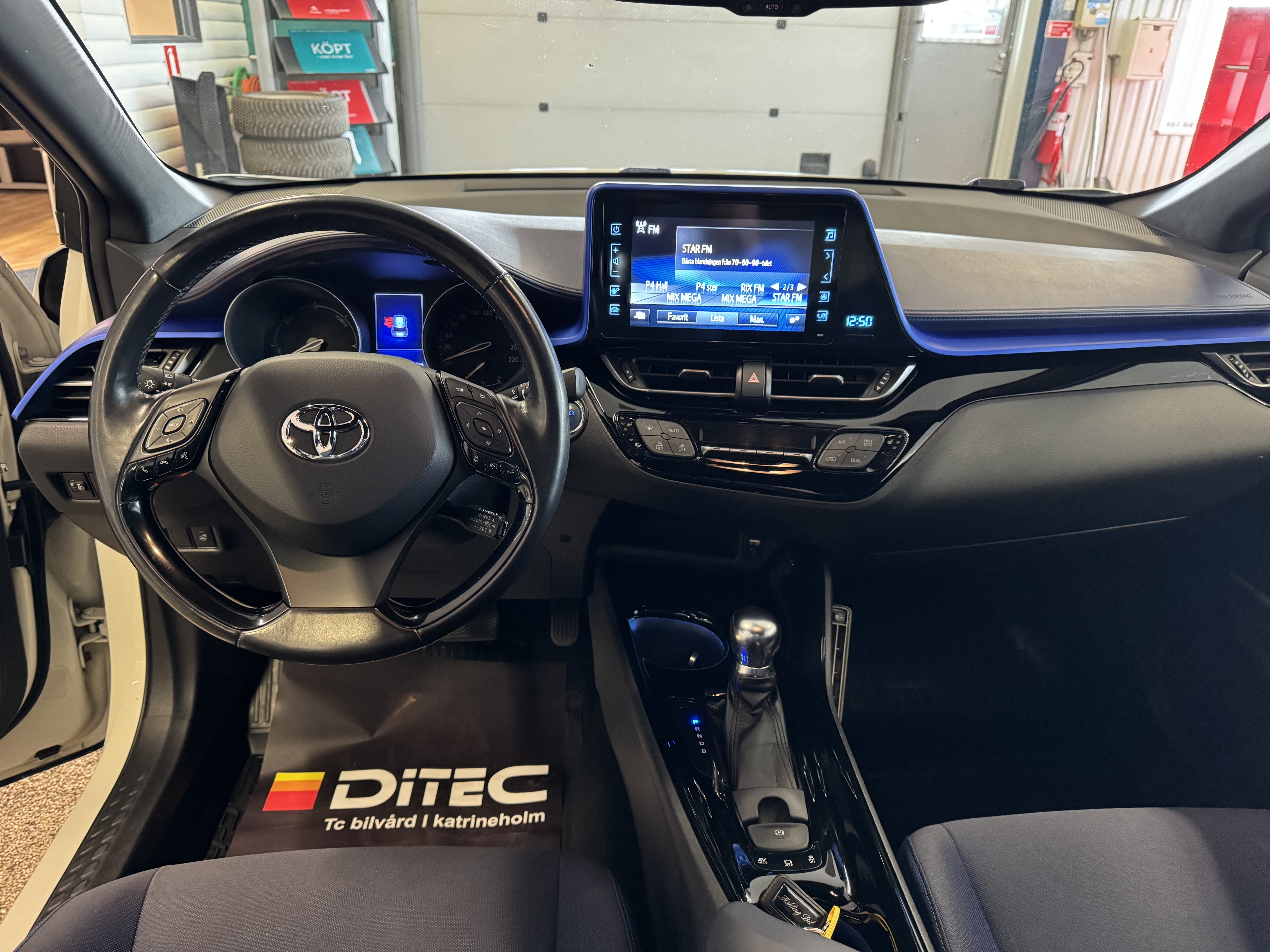 Vehicle Image 10