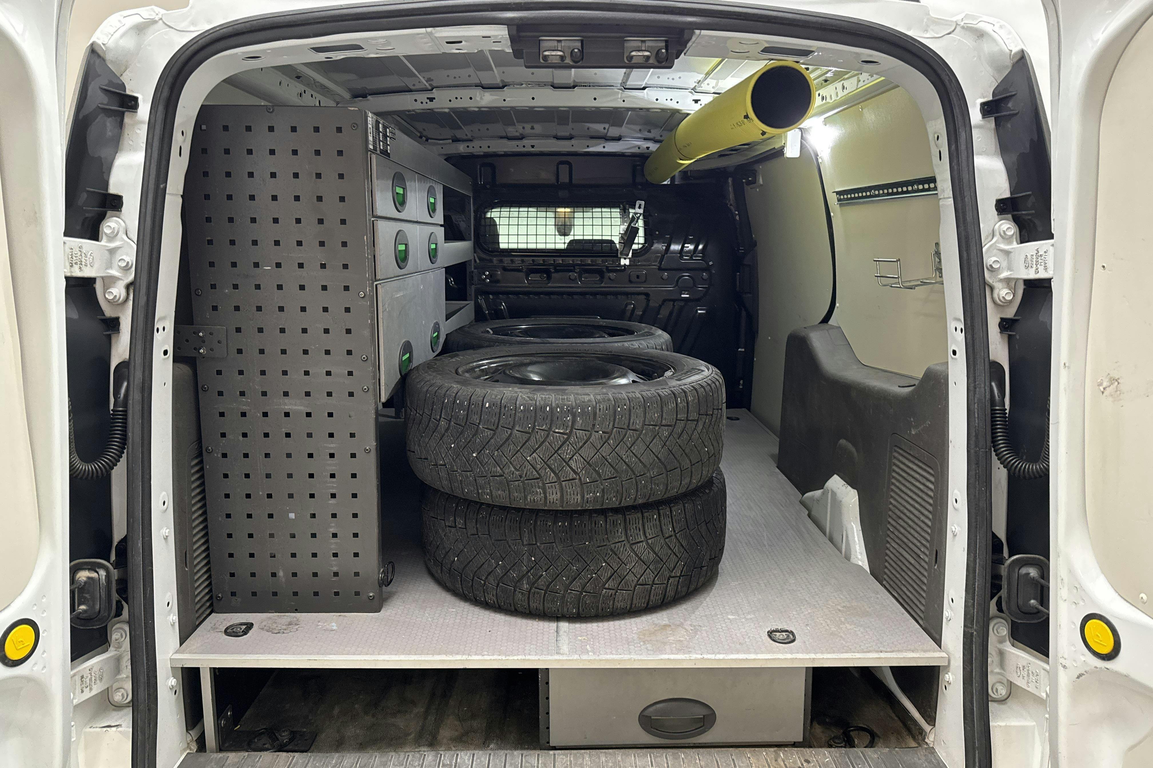 Vehicle Image 8